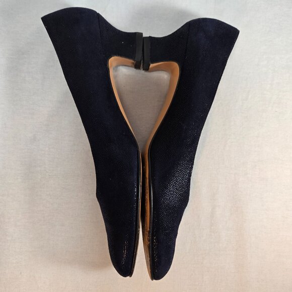 SALVATORE FERRAGAMO Quite Luxury Navy Leather Heels Pumps Size 8 4A LIKE NEW! - Picture 8 of 16